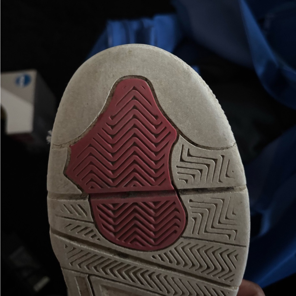 Jordan 4 “Metallic Reds” - Picture 2 of 5